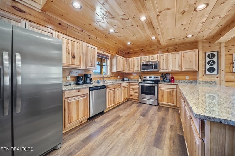 842 String Run Way, Pigeon Forge, TN 37863