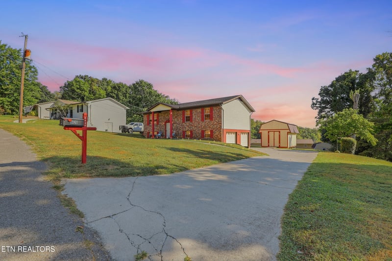 8420 Grane Lefe St, Knoxville, TN 37938