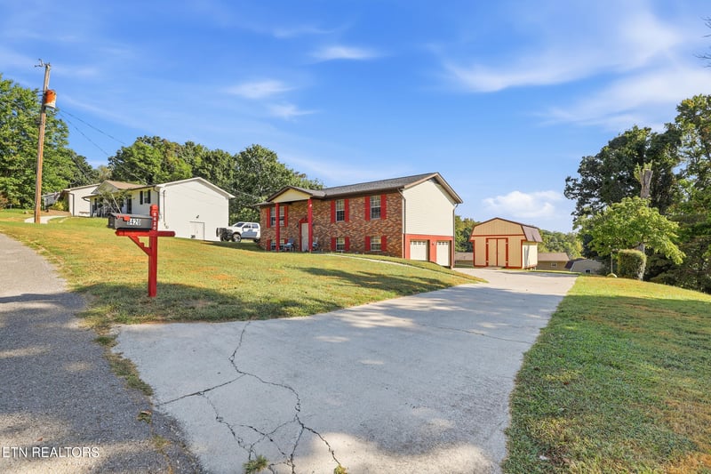 8420 Grane Lefe St, Knoxville, TN 37938