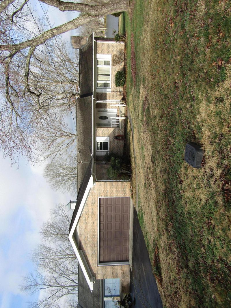 8421 Cherokee Tr, Crossville, TN 38572