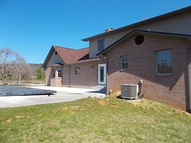 8421 Neubert Springs Rd, Knoxville, TN 37920