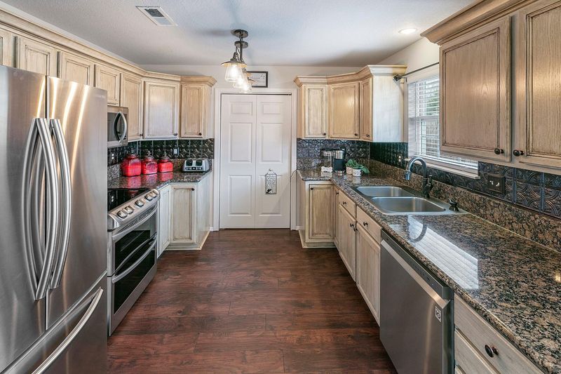 8421 Reality Ln, Corryton, TN 37721