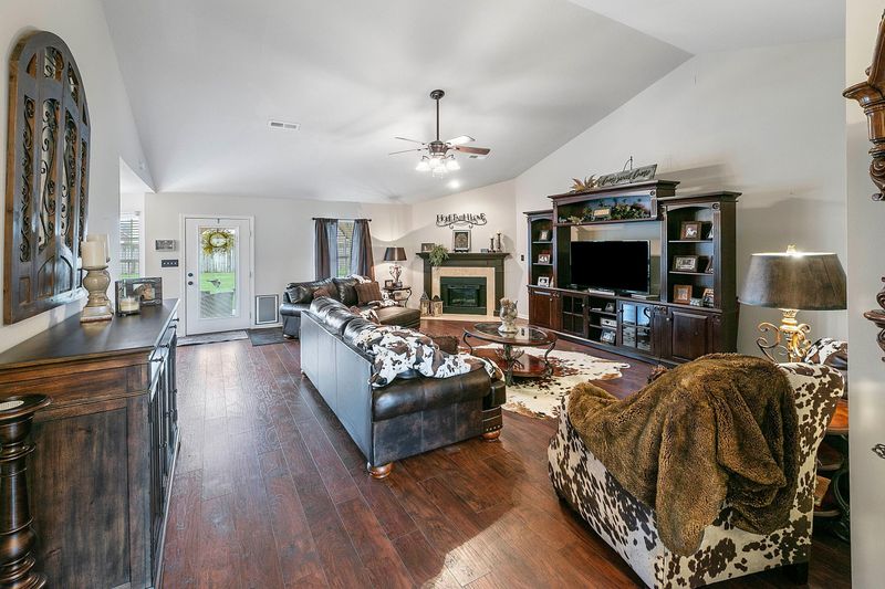 8421 Reality Ln, Corryton, TN 37721