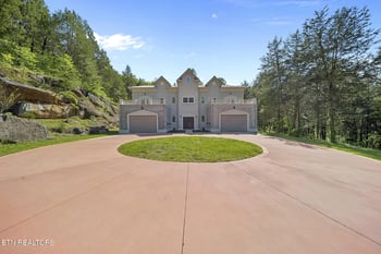 8424 Thorn Grove Pike, Knoxville, TN 37914