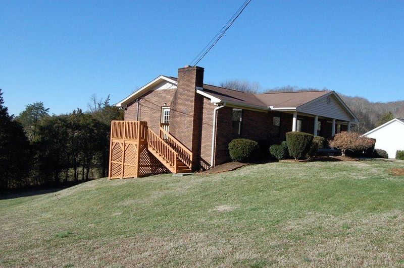 8425 Graceland Rd, Corryton, TN 37721