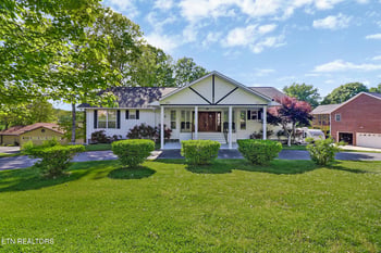 8429 Cherokee Tr, Crossville, TN 38572