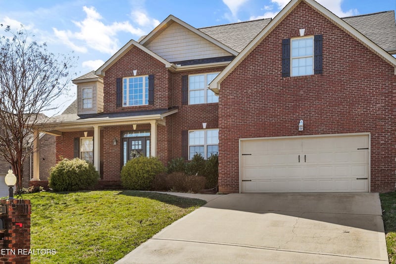 8434 Shoregate Ln, Knoxville, TN 37938