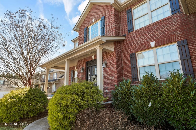 8434 Shoregate Ln, Knoxville, TN 37938