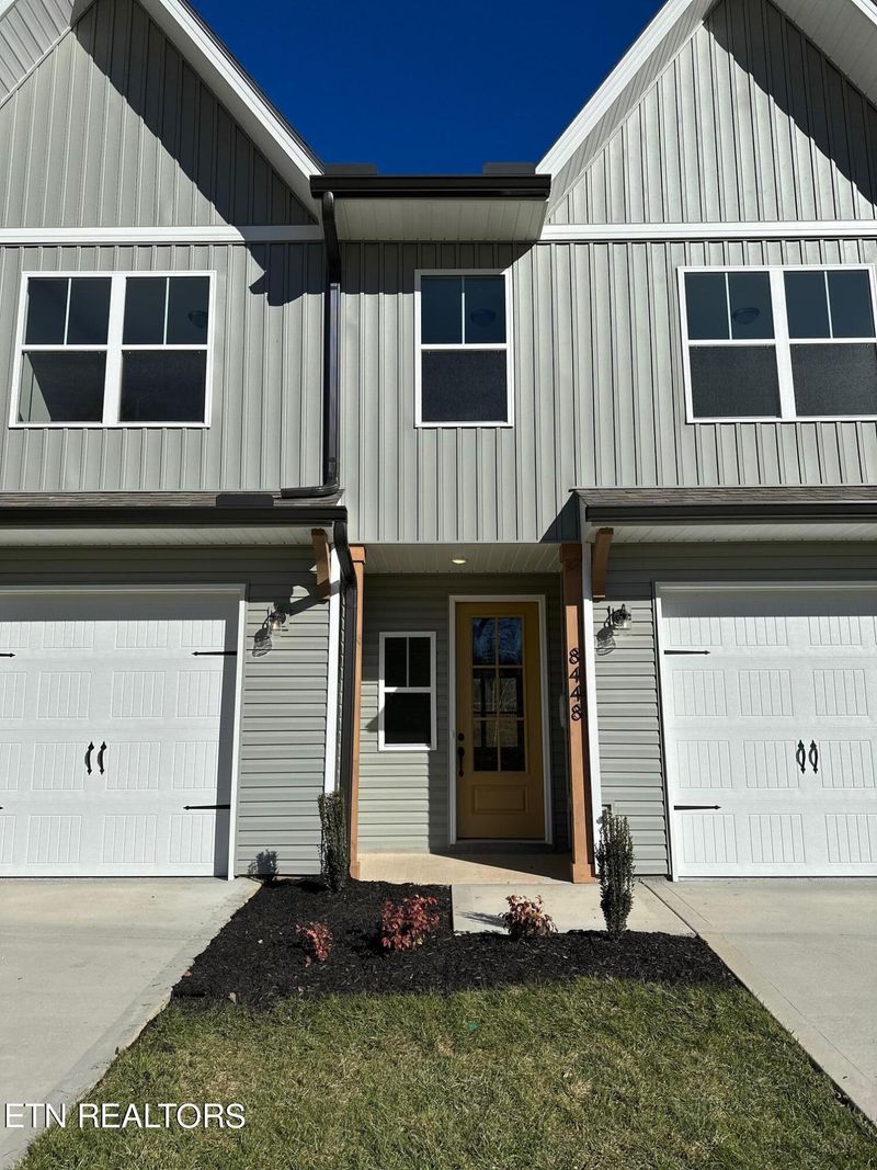 8434 Whisper Ln, Powell, TN 37849