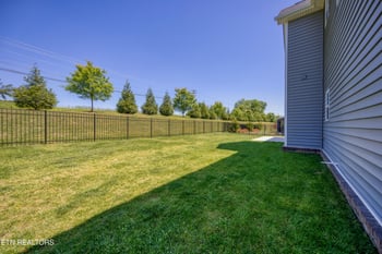 8435 Creek Valley Ln, Knoxville, TN 37931