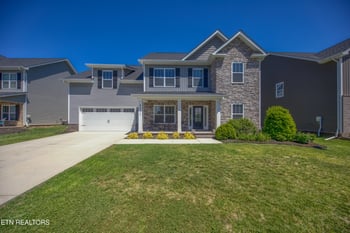 8435 Creek Valley Ln, Knoxville, TN 37931