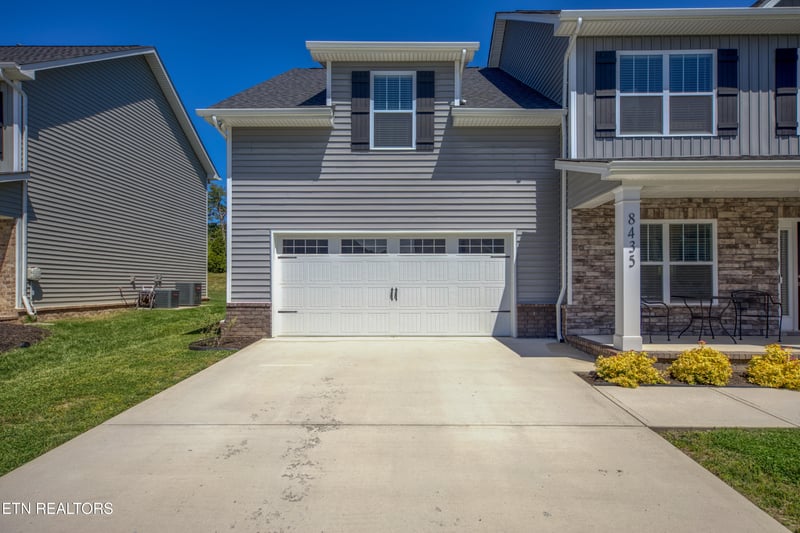 8435 Creek Valley Ln, Knoxville, TN 37931