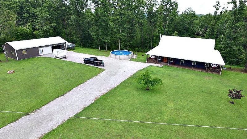 8439 Hebbertsburg Rd, Crab Orchard, TN 37723