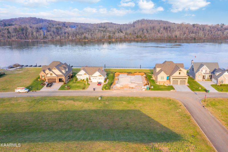 844 Charleston, Loudon, TN 37774