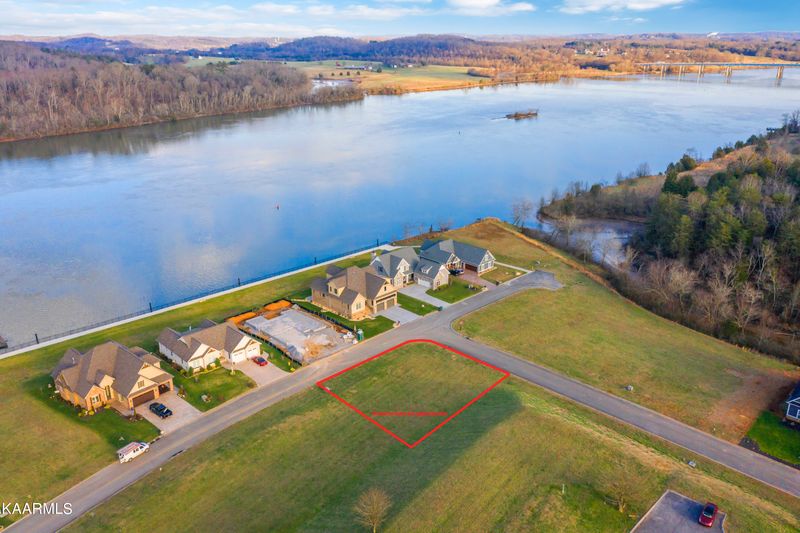 844 Charleston, Loudon, TN 37774