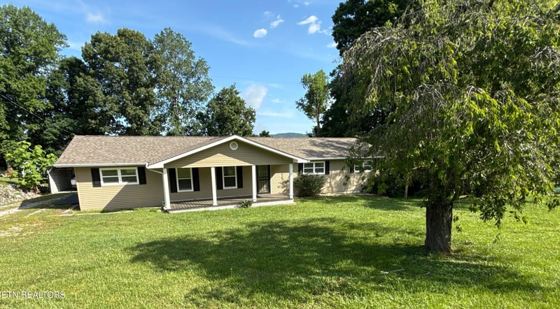 844 Mount Paran Rd, Jacksboro, TN 37757