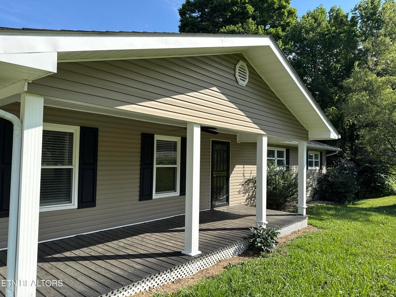 844 Mount Paran Rd, Jacksboro, TN 37757