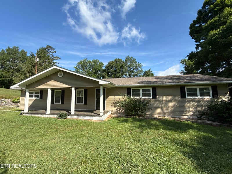 844 Mount Paran Rd, Jacksboro, TN 37757