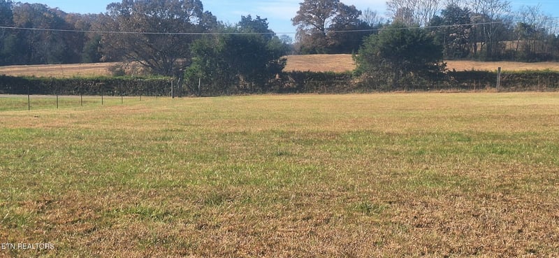 844 Seed Tick Rd, Philadelphia, TN 37846