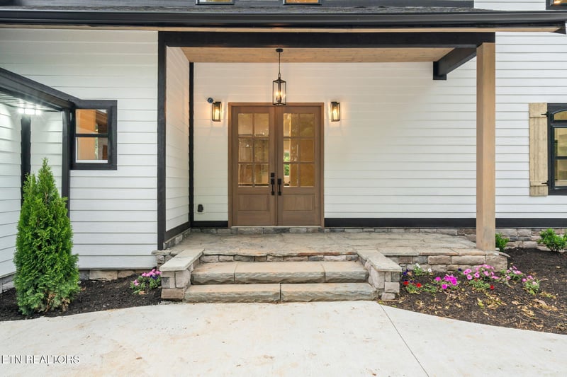 8440 Lakeland Dr, Lenoir City, TN 37772