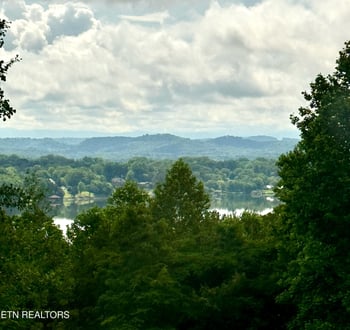 8440 Lakeland Dr, Lenoir City, TN 37772