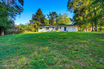 845 W Outer Dr, Oak Ridge, TN 37830