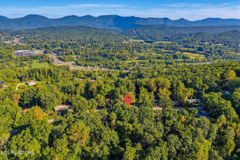 845 W Outer Dr, Oak Ridge, TN 37830