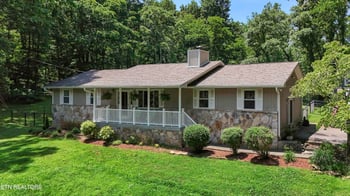 8452 Carr Ln, Knoxville, TN 37938