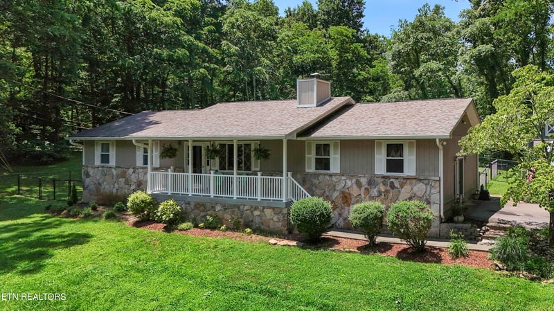 8452 Carr Ln, Knoxville, TN 37938