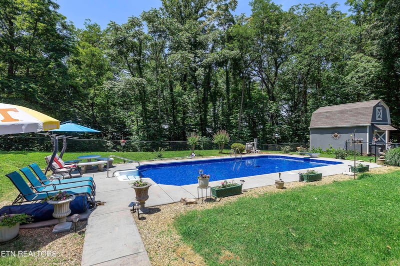 8452 Carr Ln, Knoxville, TN 37938