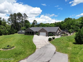 846 Quietlands Dr, Maryville, TN 37801