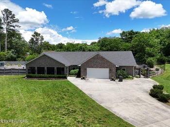 846 Quietlands Dr, Maryville, TN 37801