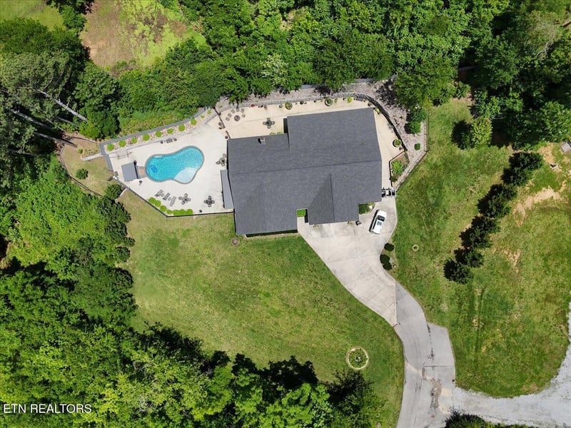846 Quietlands Dr, Maryville, TN 37801