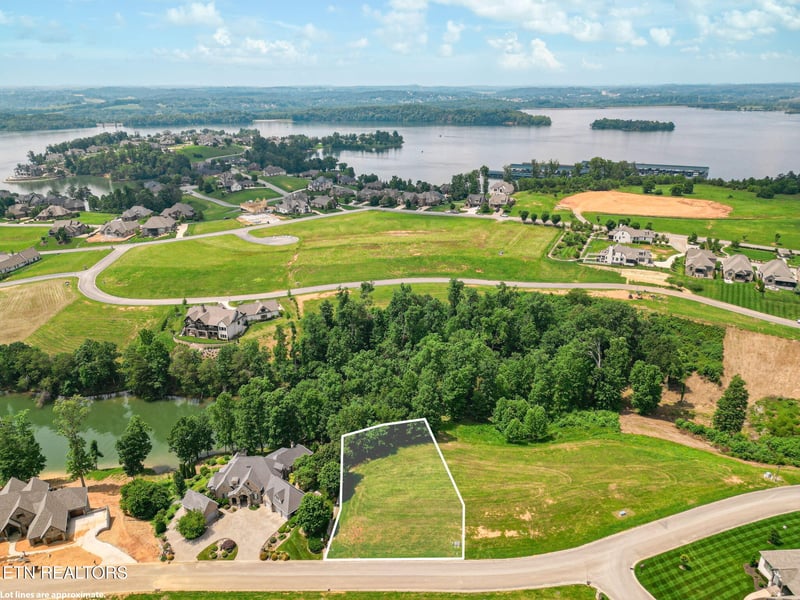 846 Taffrail Dr, Lenoir City, TN 37772