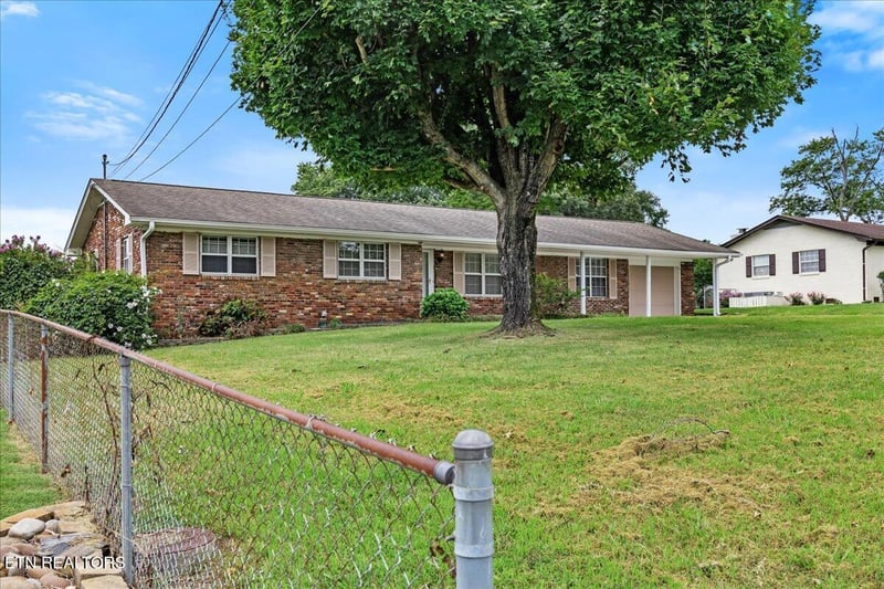 847 Calloway Cir, Lenoir City, TN 37772