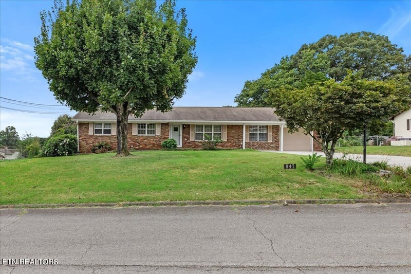 847 Calloway Cir, Lenoir City, TN 37772
