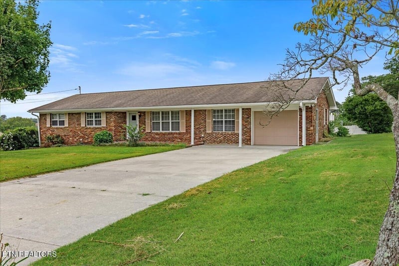 847 Calloway Cir, Lenoir City, TN 37772