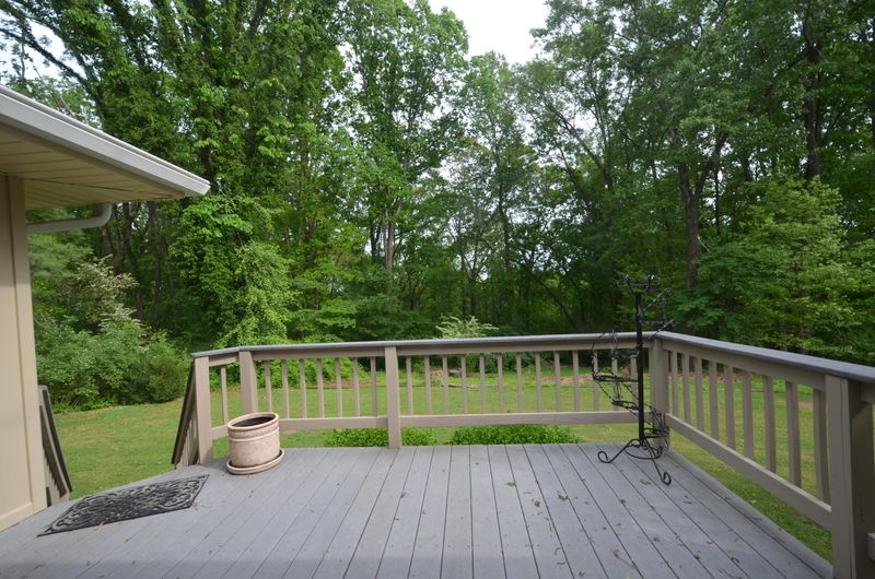 847 W Outer Dr, Oak Ridge, TN 37830