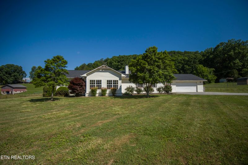848 Ridgeview Dr, Clinton, TN 37716