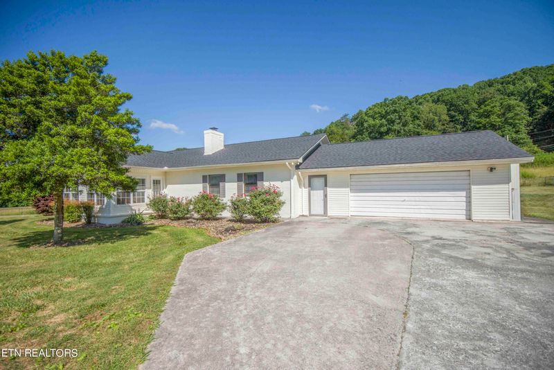 848 Ridgeview Dr, Clinton, TN 37716
