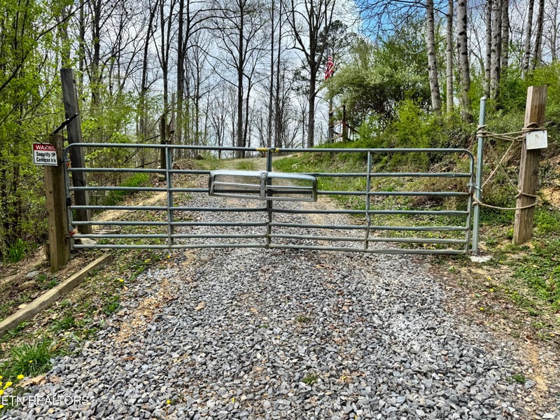 849 Camp Austin Rd, Oakdale, TN 37829