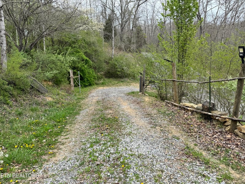 849 Camp Austin Rd, Oakdale, TN 37829