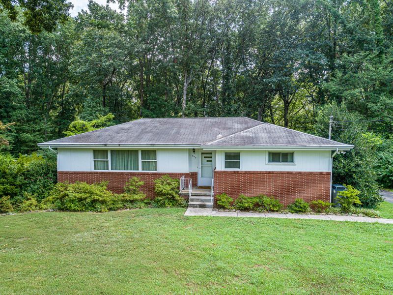 849 W Outer Dr, Oak Ridge, TN 37830