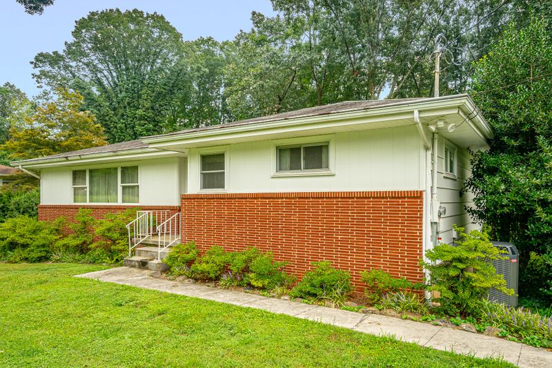 849 W Outer Dr, Oak Ridge, TN 37830