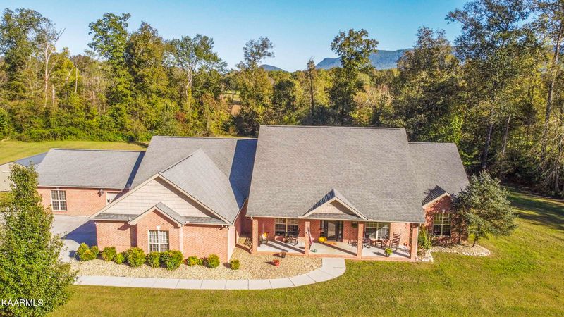 850 Gateway Ln, Seymour, TN 37865