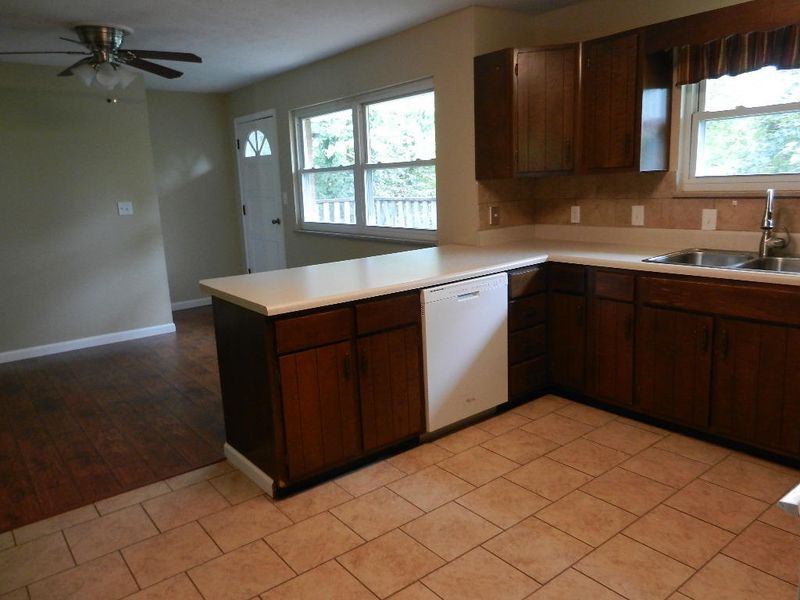 850 Hill St, Kingston, TN 37763