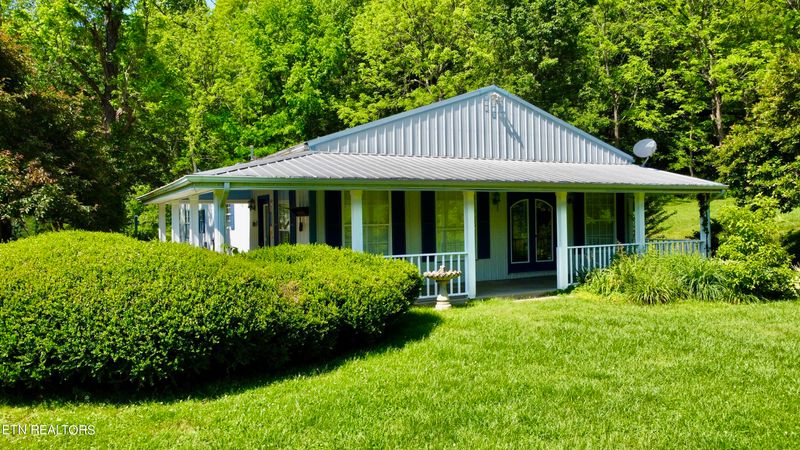 850 Mine Rock Rd, Oneida, TN 37841