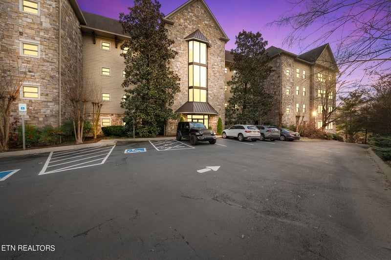 850 Volunteer Landing Ln #302, Knoxville, TN 37915