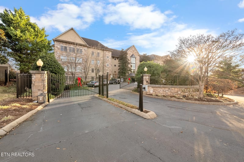 850 Volunteer Landing Ln #302, Knoxville, TN 37915