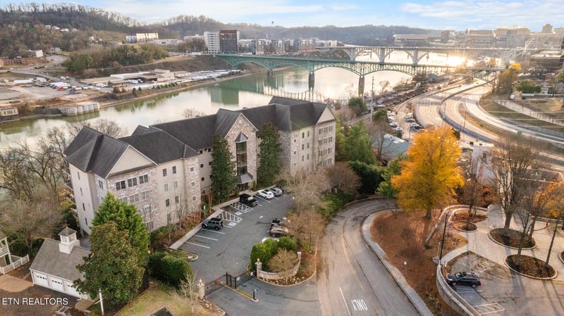 850 Volunteer Landing Ln #302, Knoxville, TN 37915